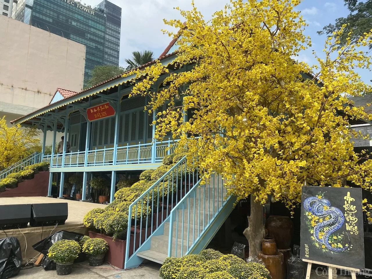 Không khí mùa xuân đang về tại Lễ hội Tết Việt
