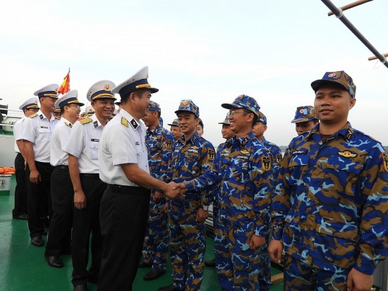 hai doan 129 tham chuc tet quan va dan o truong sa