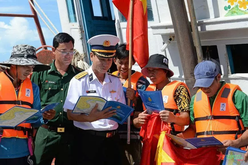 chống  khai thác hải sản bất hợp pháp