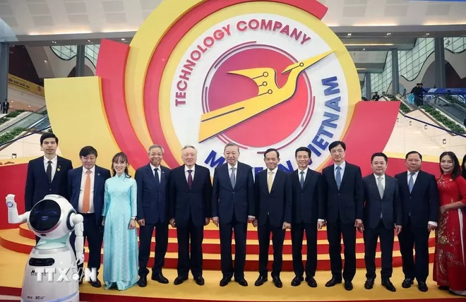 Tổng Bí thư Tô Lâm và các đại biểu dự Diễn đàn Quốc gia Phát triển doanh nghiệp công nghệ số Việt Nam lần thứ 6
