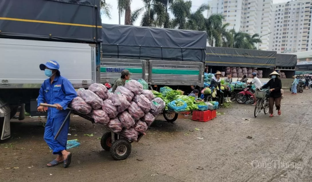 TP. Hồ Chí Minh: Nông sản tăng mạnh tại chợ đầu mối