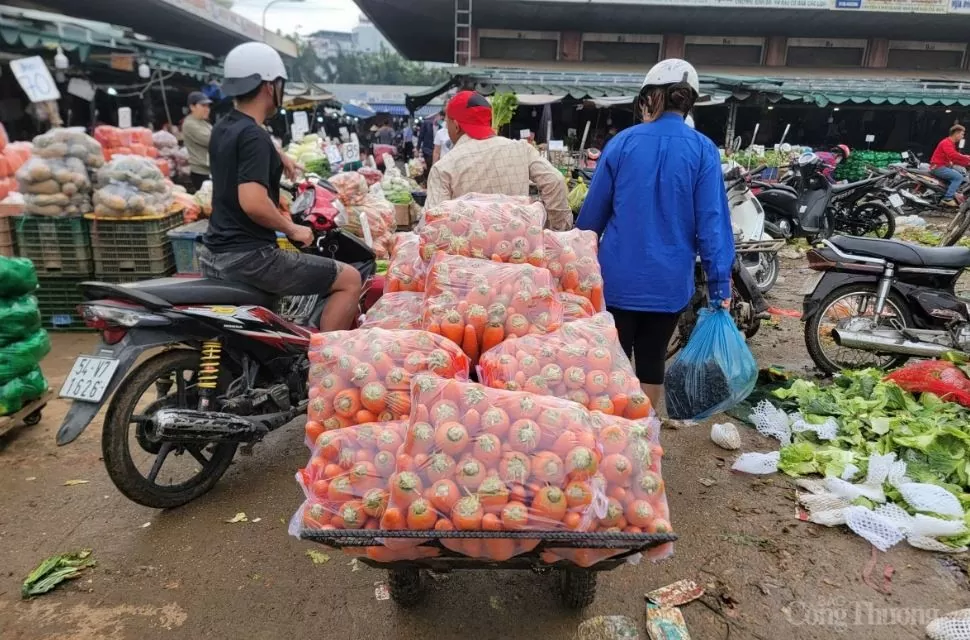 TP. Hồ Chí Minh: Nông sản tăng mạnh tại chợ đầu mối