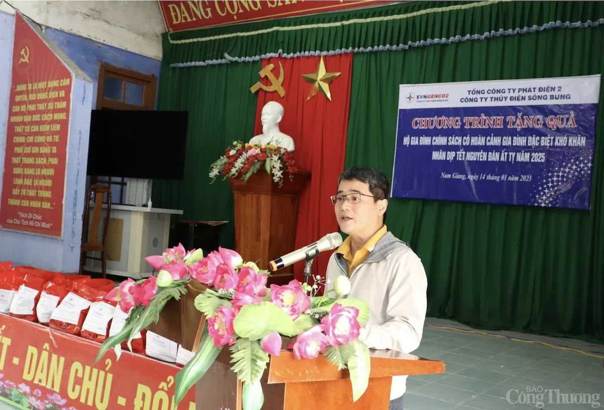 Công ty Thủy điện Sông Bung tặng quà Tết cho hộ nghèo