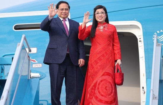 thu tuong pham minh chinh va phu nhan len duong tham chinh thuc ba lan czech va tham du wef tai thuy si