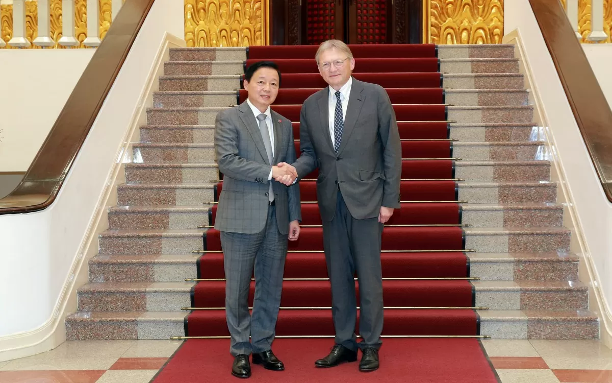 Phó Thủ tướng Trần Hồng Hà tiếp ông Boris Yuryevich Titov, Đặc phái viên của Tổng thống Nga về hợp tác với các tổ chức quốc tế nhằm đạt mục tiêu phát triển bền vững - Ảnh: VGP/Đình Nam