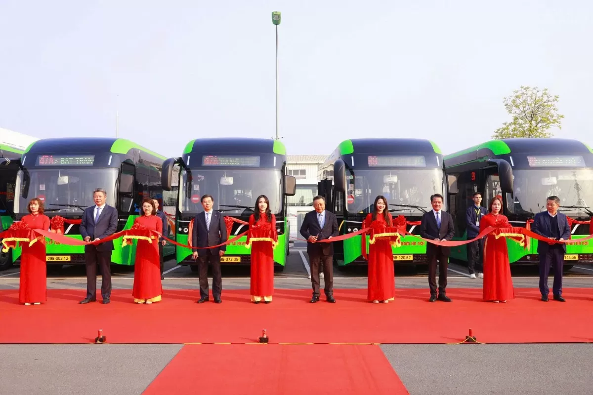 Hà Nội: Transerco chính thức đưa vào vận hành 3 tuyến buýt điện