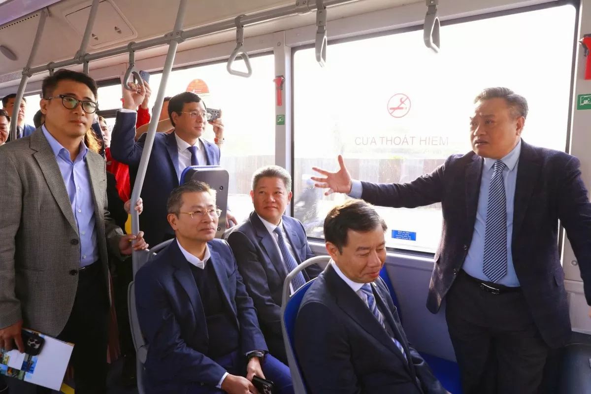 Hà Nội: Transerco chính thức đưa vào vận hành 3 tuyến buýt điện