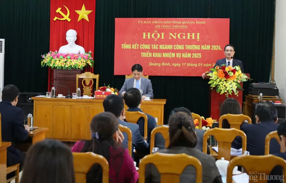 Ô Phan Hoài Nam- Phó Giám đốc Phụ trách Sở Công Thương Quảng Bình báo cáo tại Hội nghị