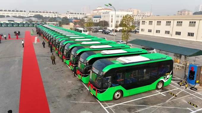 Dàn buýt điện mới được VinFast bàn giao