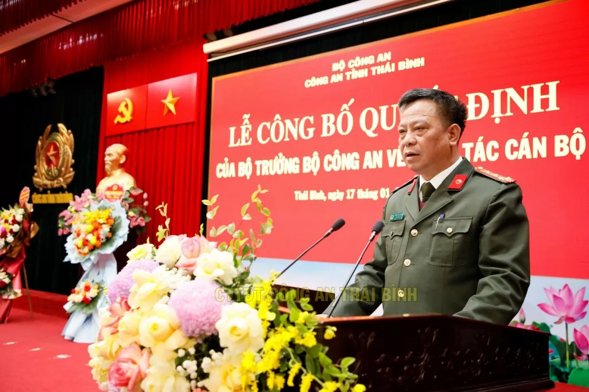 Đại tá Trần Xuân Ánh - Ủy viên Ban Thường vụ Tỉnh ủy, Bí thư Đảng ủy, Giám đốc Công an tỉnh phát biểu giao nhiệm vụ