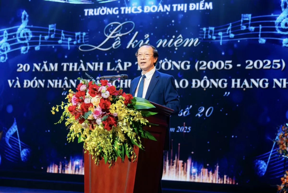 THCS Đoàn Thị Điểm đón nhận Huân chương Lao động Hạng Nhì