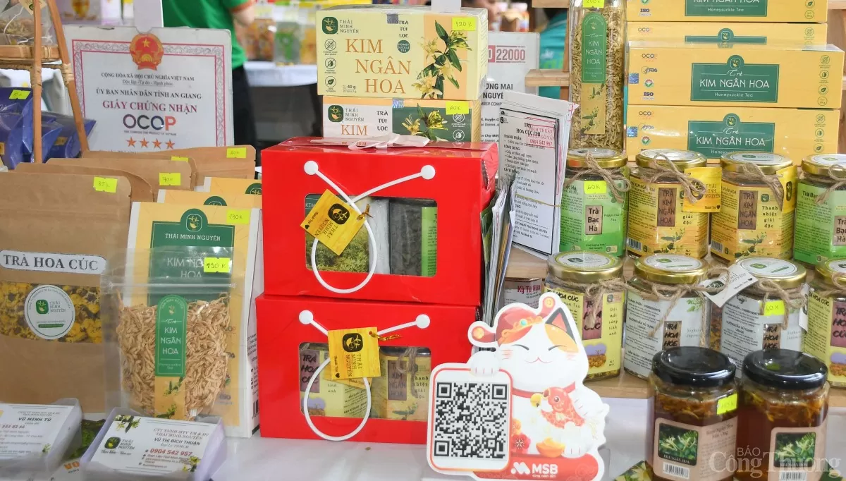 Chùm ảnh: Phiên chợ sản phẩm OCOP - đặc sản địa phương Chùm ảnh: Phiên chợ sản phẩm OCOP - đặc sản địa phương