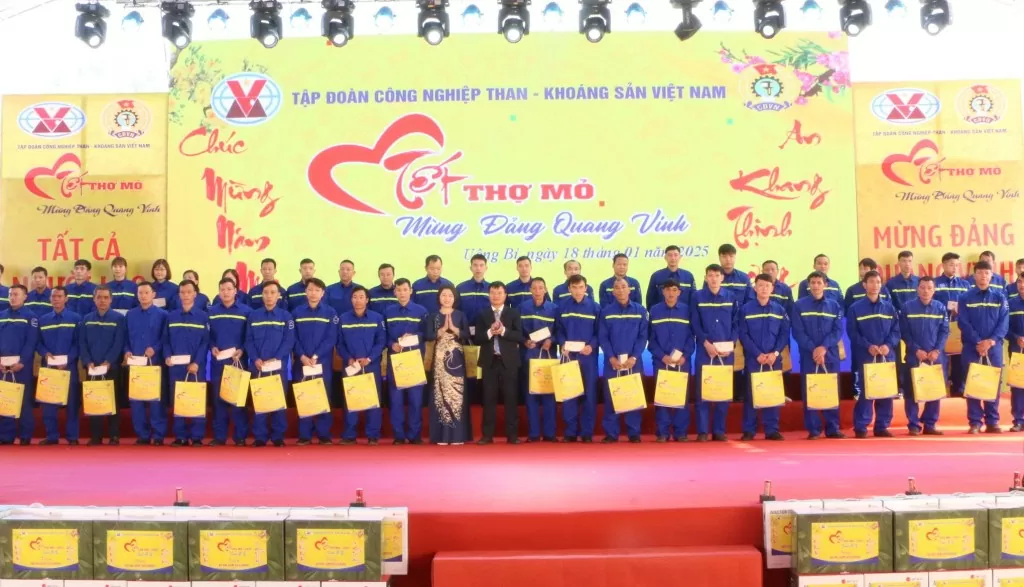 Ấm áp nghĩa tình Tết Thợ mỏ