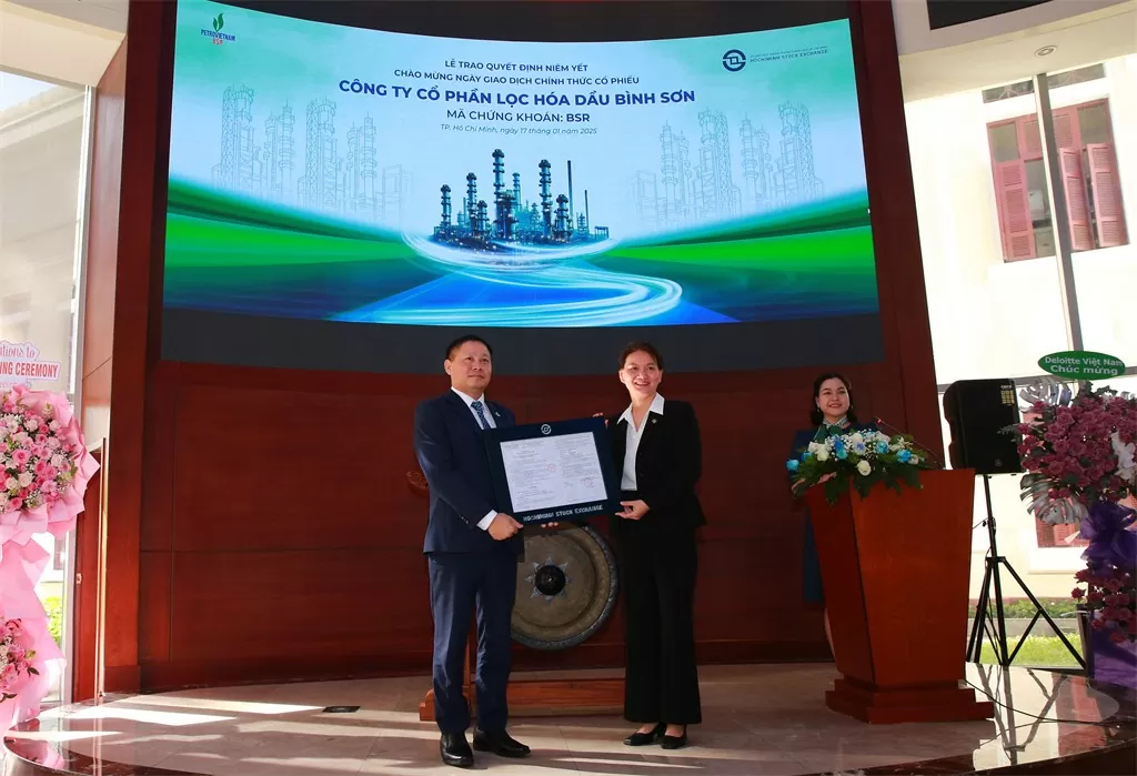 Sở Giao dịch Chứng khoán Thành phố Hồ Chí Minh công bố và trao Quyết định về việc chấp thuận đăng ký niêm yết cổ phiếu cho Công ty Cổ phần Lọc hóa dầu Bình Sơn