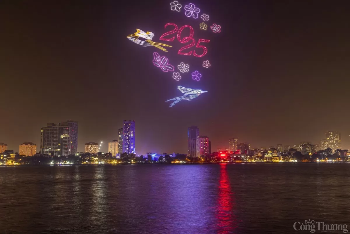 Chùm ảnh: Ấn tượng chương trình 'Hòa nhạc ánh sáng - Chào năm mới 2025'