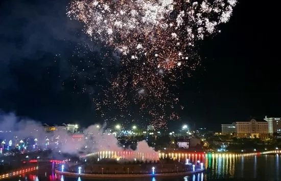 Lai Châu bắn 90 giàn pháo hoa tại phường Tân Phong