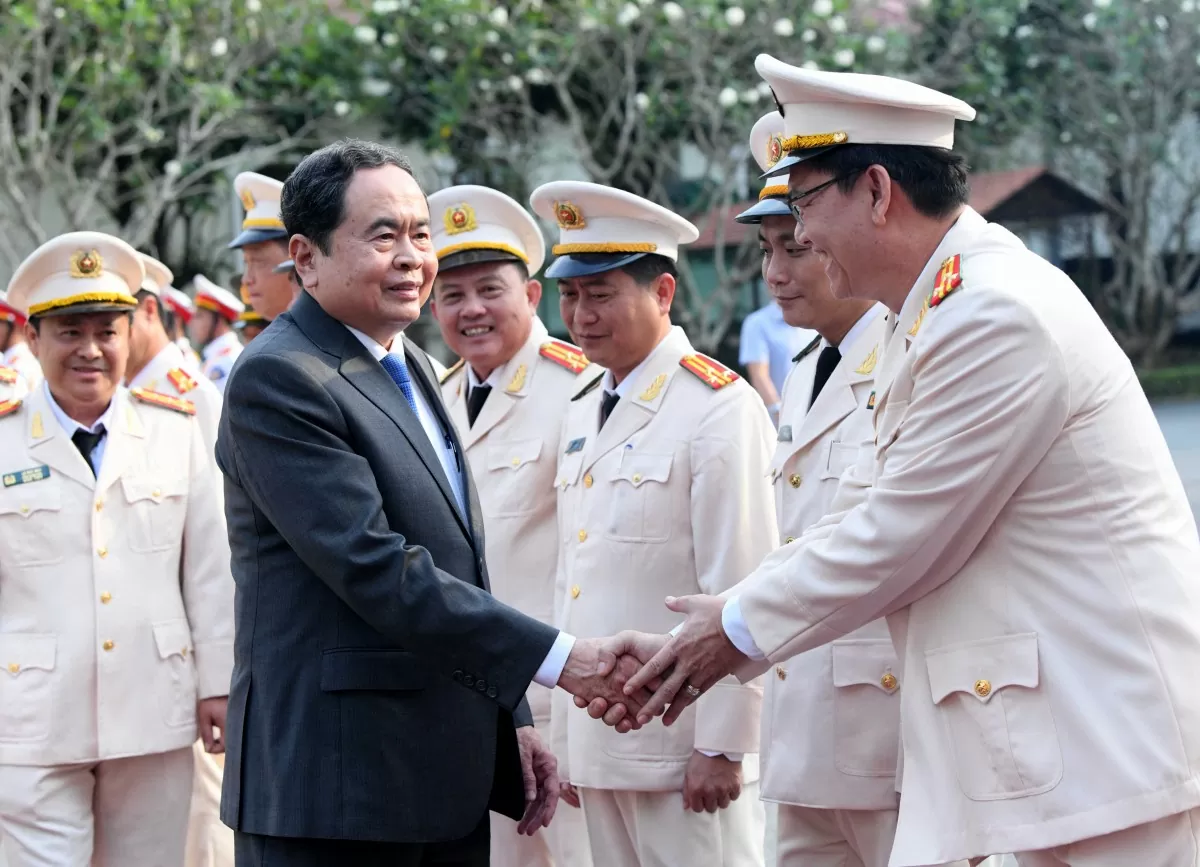 Chủ tịch Quốc hội Trần Thanh Mẫn thăm, chúc Tết lực lượng Công an thành phố Cần Thơ. Ảnh: Lâm Hiển