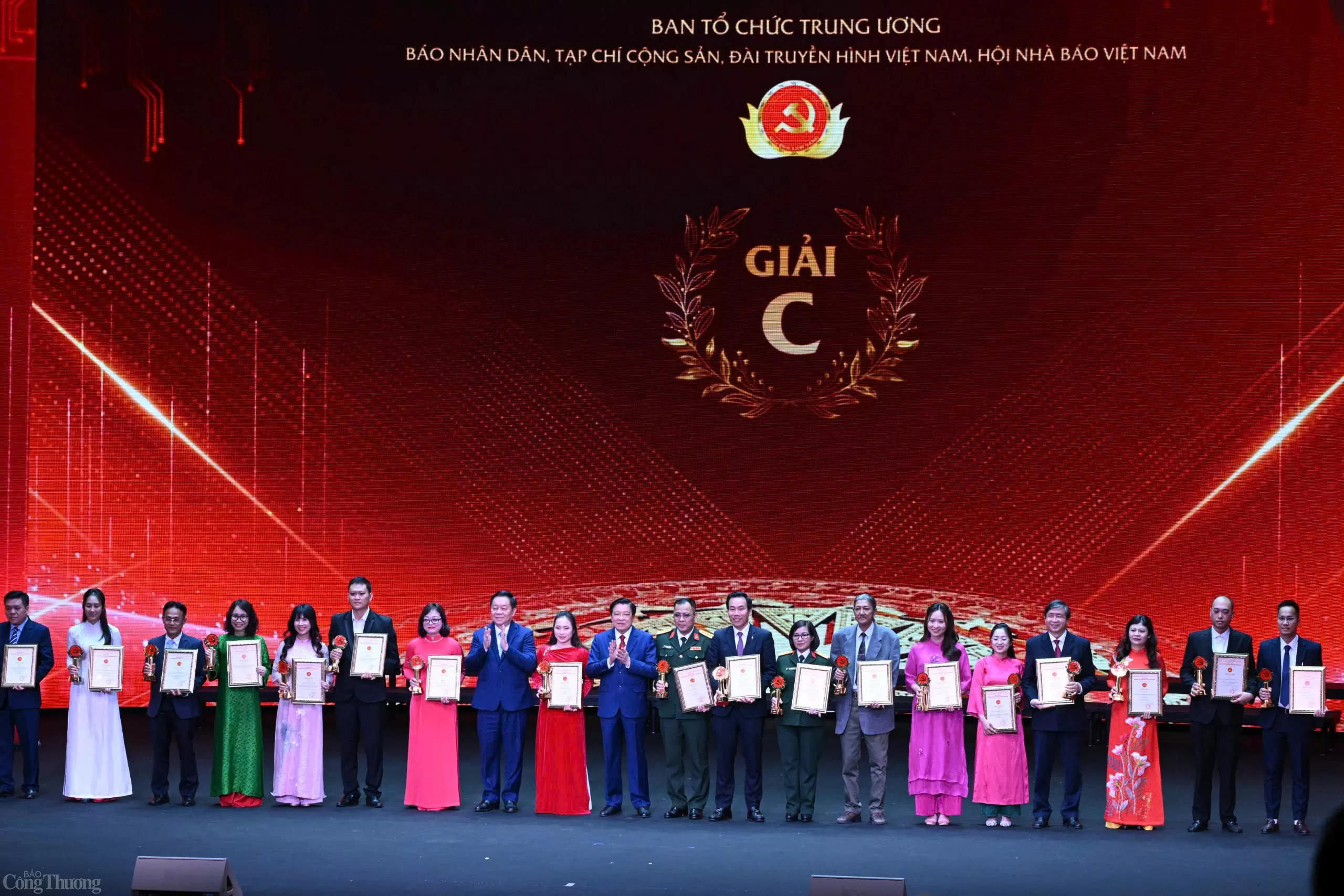 Báo Công Thương đoạt giải Chuyên đề Búa liềm vàng năm 2024