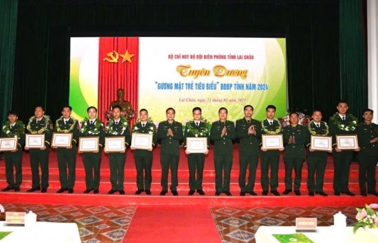 bo doi bien phong lai chau tuyen duong 10 guong mat tre