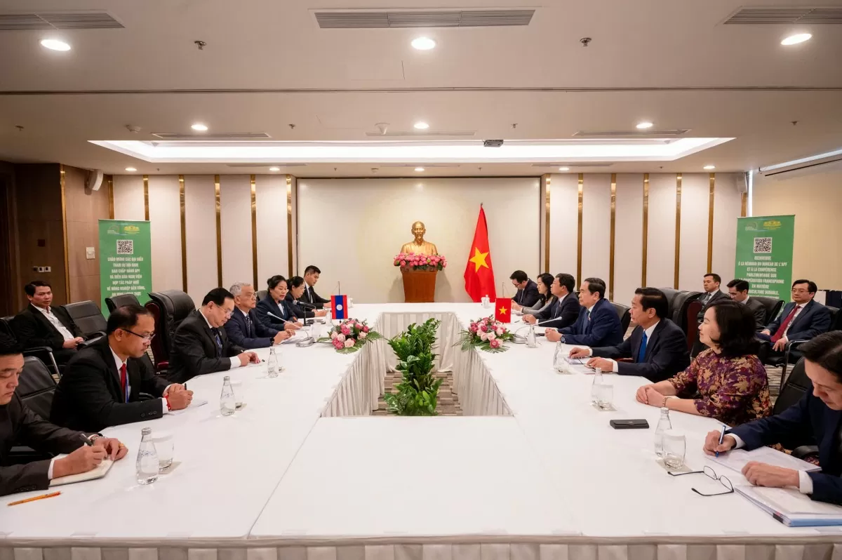 Chủ tịch Quốc hội Trần Thanh Mẫn tiếp Phó Chủ tịch Quốc hội Lào Sommad Pholsena. Ảnh: Cổng TTĐT Quốc hội/ Phạm Thắng