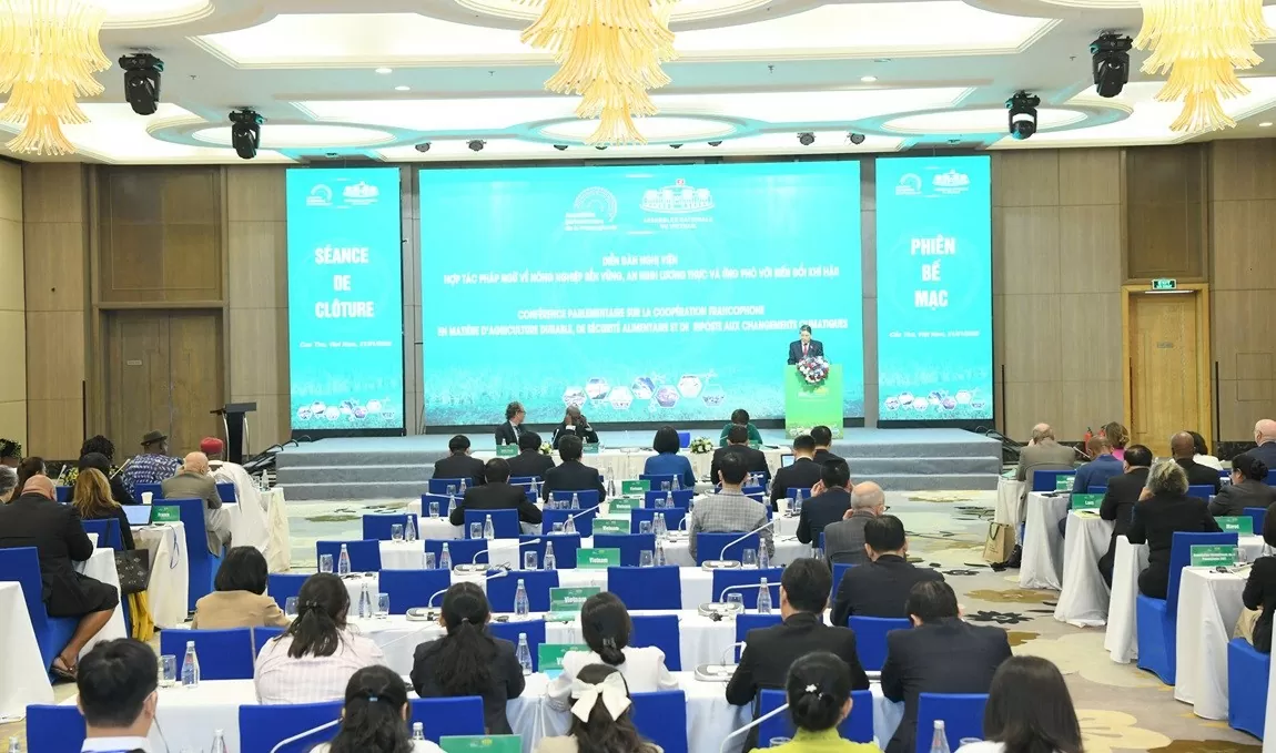 Phó Chủ tịch Quốc hội Nguyễn Đức Hải phát biểu bế mạc. Ảnh: Lâm Hiển