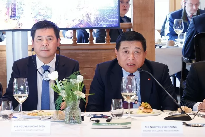 Bộ trưởng Kế hoạch và Đầu tư Nguyễn Chí Dũng cho biết Việt Nam đang nỗ lực cải cách môi trường, thủ tục đầu tư để trở thành điểm đến an toàn, hiệu quả và cạnh tranh so với các nước trong khu vực - Ảnh: VGP/Nhật Bắc