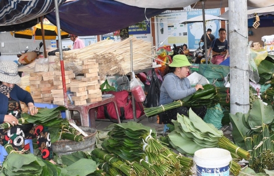tp ho chi minh phien cho la dong dac biet vang khach