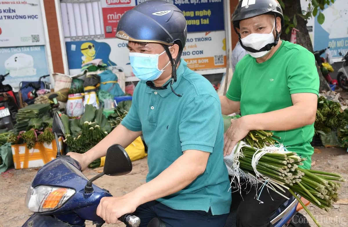 TP. Hồ Chí Minh: Phiên chợ lá dong ‘đặc biệt’ vắng khách