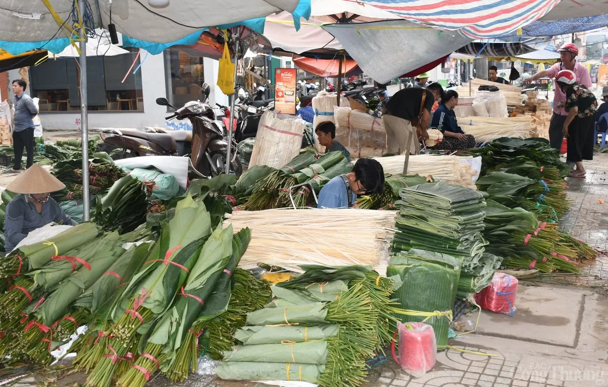TP. Hồ Chí Minh: Phiên chợ lá dong ‘đặc biệt’ vắng khách