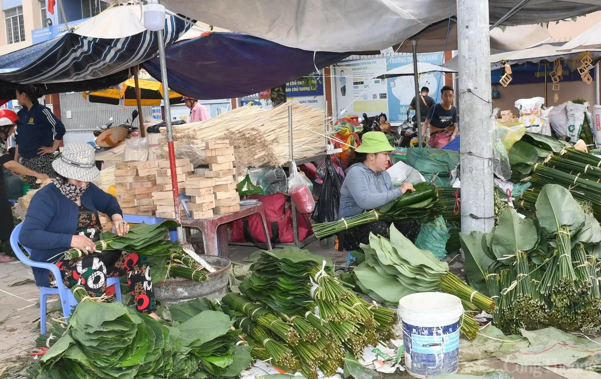 TP. Hồ Chí Minh: Phiên chợ lá dong ‘đặc biệt’ vắng khách