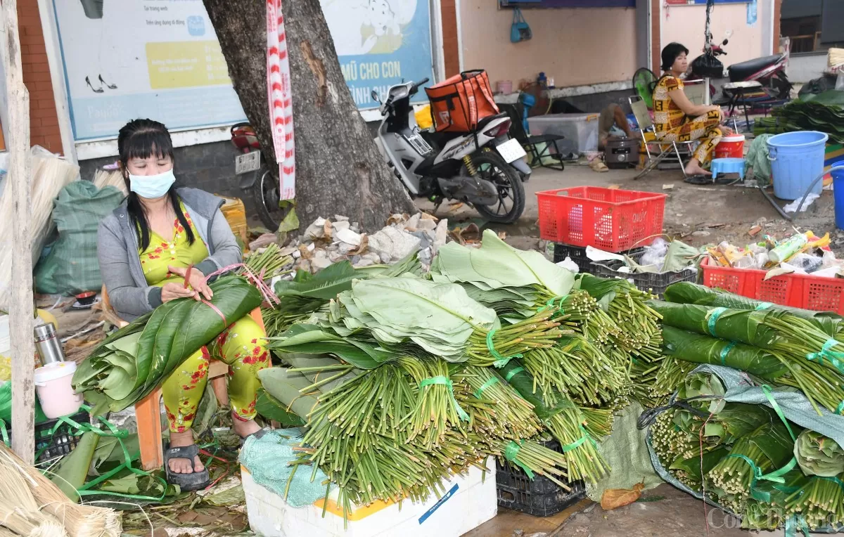 TP. Hồ Chí Minh: Phiên chợ lá dong ‘đặc biệt’ vắng khách