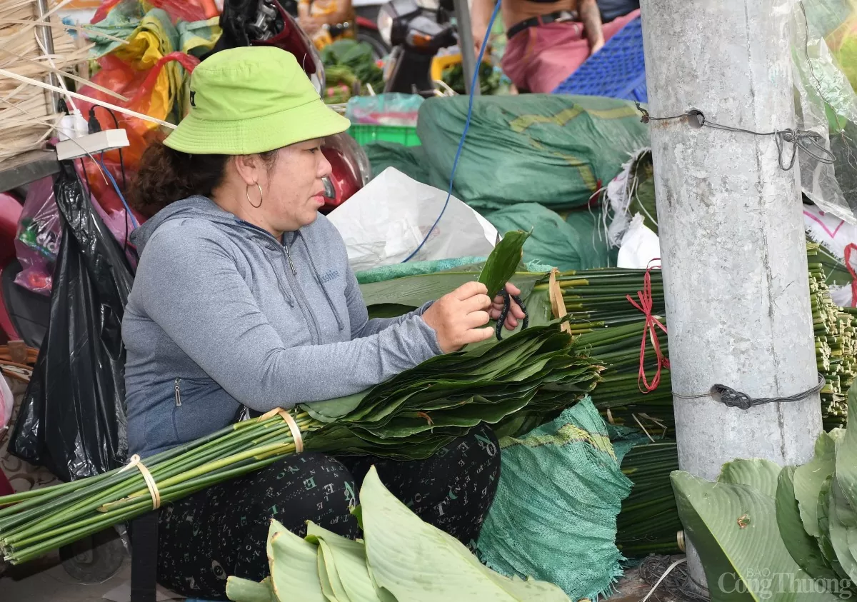 TP. Hồ Chí Minh: Phiên chợ lá dong ‘đặc biệt’ vắng khách