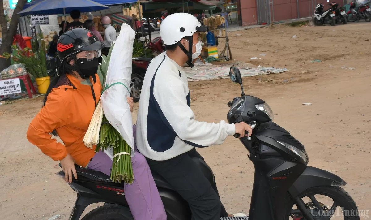 TP. Hồ Chí Minh: Phiên chợ lá dong ‘đặc biệt’ vắng khách