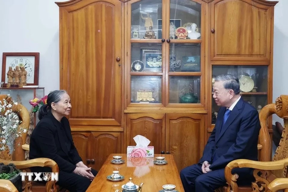 Tổng Bí thư Tô Lâm thắp hương tưởng nhớ cố Tổng Bí thư Nguyễn Phú Trọng
