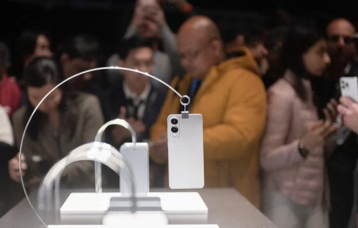 Điện thoại thông minh Galaxy S25 Edge trong sự kiện Samsung Galaxy Unpacked 2025. Ảnh: Reuters