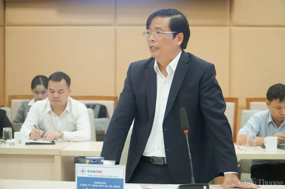 Thứ trưởng Nguyễn Hoàng Long làm việc với Điện lực miền Trung