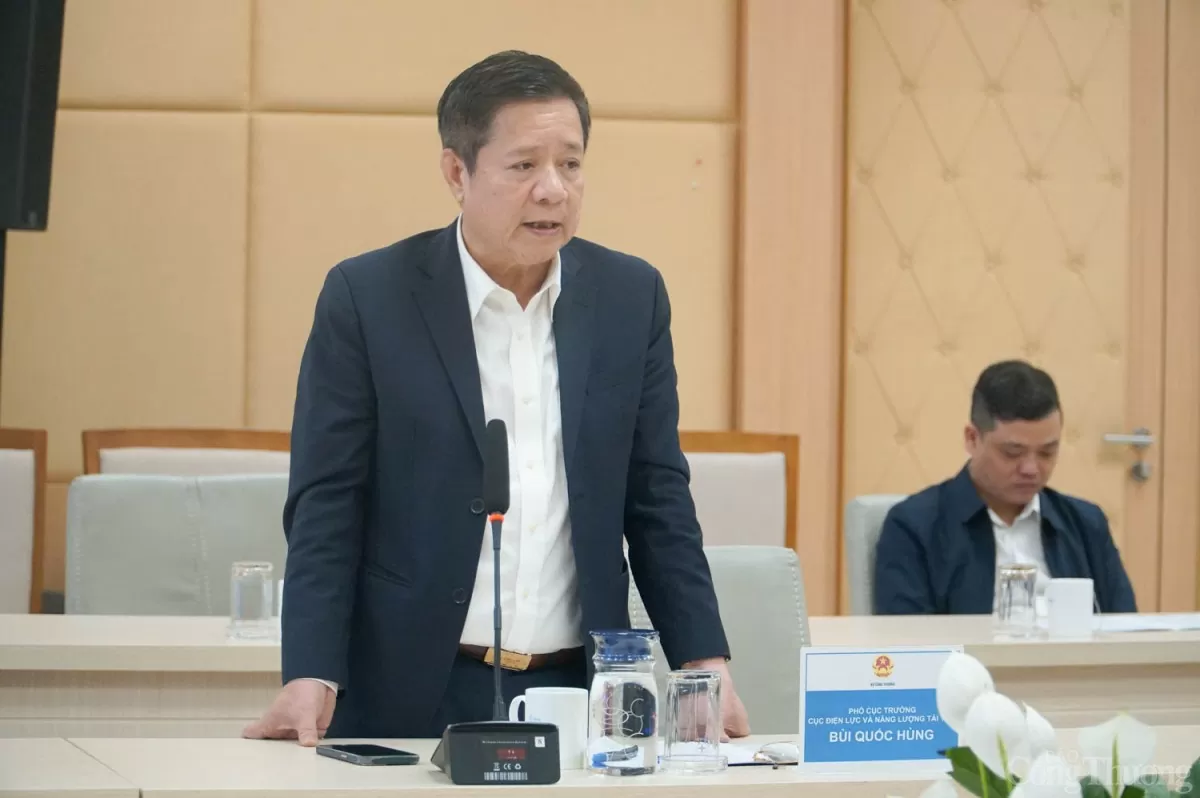 Thứ trưởng Nguyễn Hoàng Long làm việc với Điện lực miền Trung