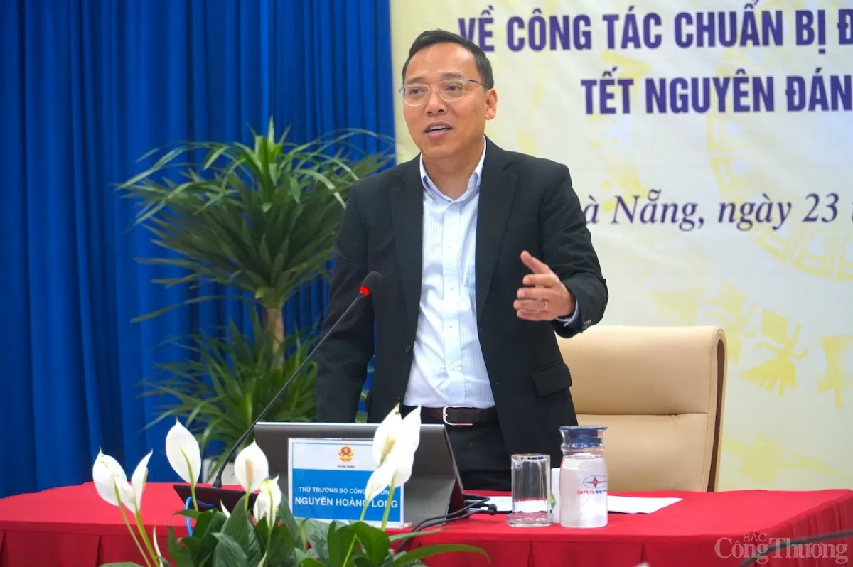 Thứ trưởng Nguyễn Hoàng Long làm việc với Điện lực miền Trung