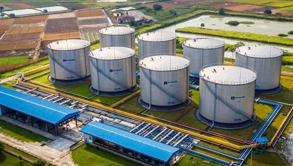 Nửa đầu tháng 1, nhập khẩu xăng dầu về Việt Nam tăng