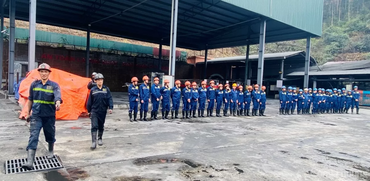 Chùm ảnh: Thứ trưởng Trương Thanh Hoài kiểm tra hiện trường sản xuất Than Nam Mẫu