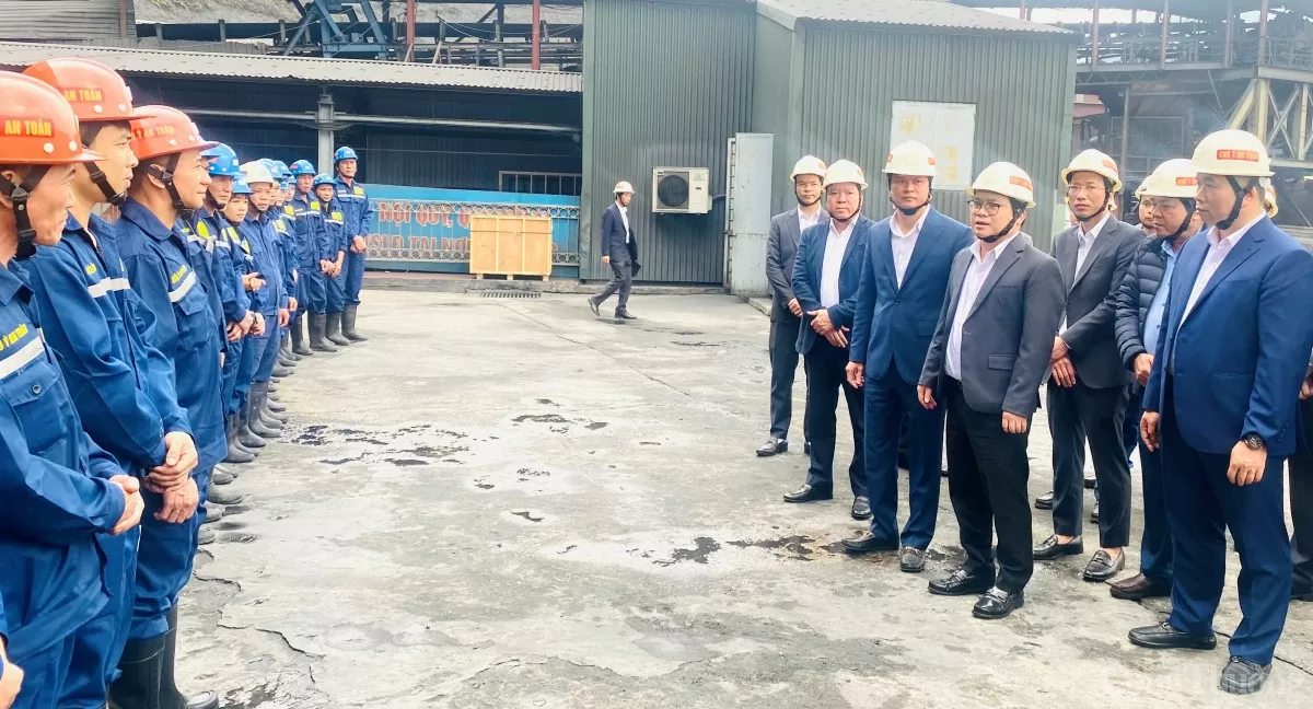 Chùm ảnh: Thứ trưởng Trương Thanh Hoài kiểm tra hiện trường sản xuất Than Nam Mẫu