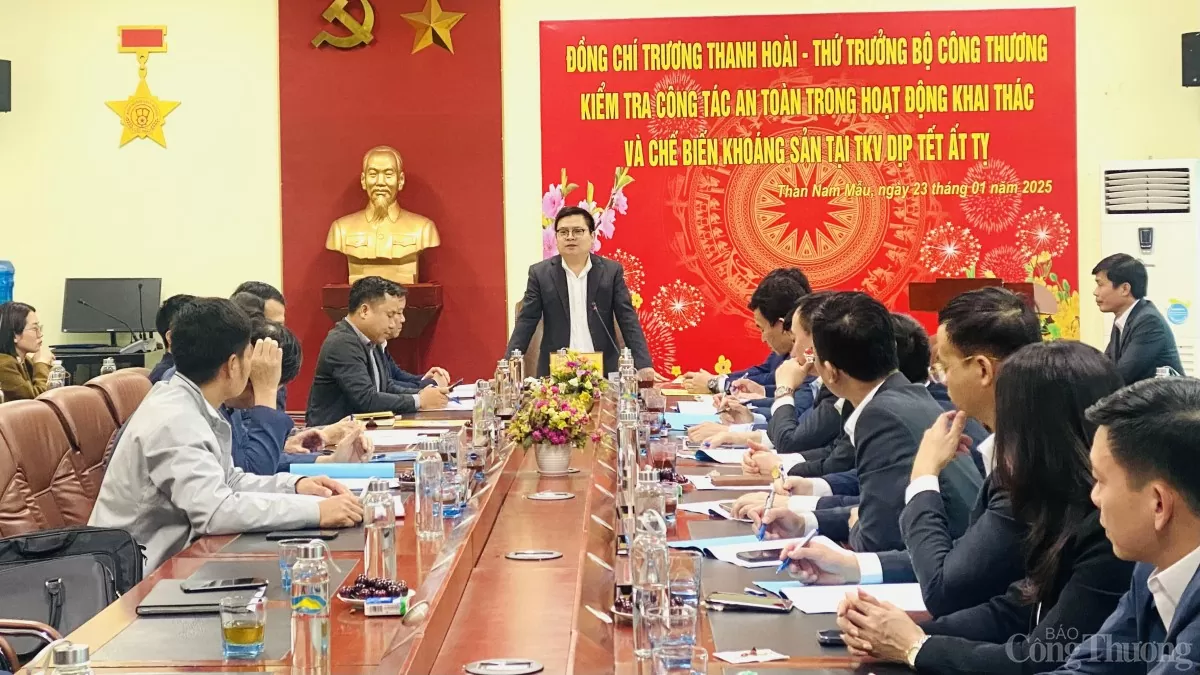 Chùm ảnh: Thứ trưởng Trương Thanh Hoài kiểm tra hiện trường sản xuất Than Nam Mẫu