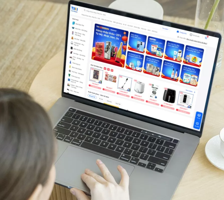 Người tiêu dùng sắm Tết online sớm