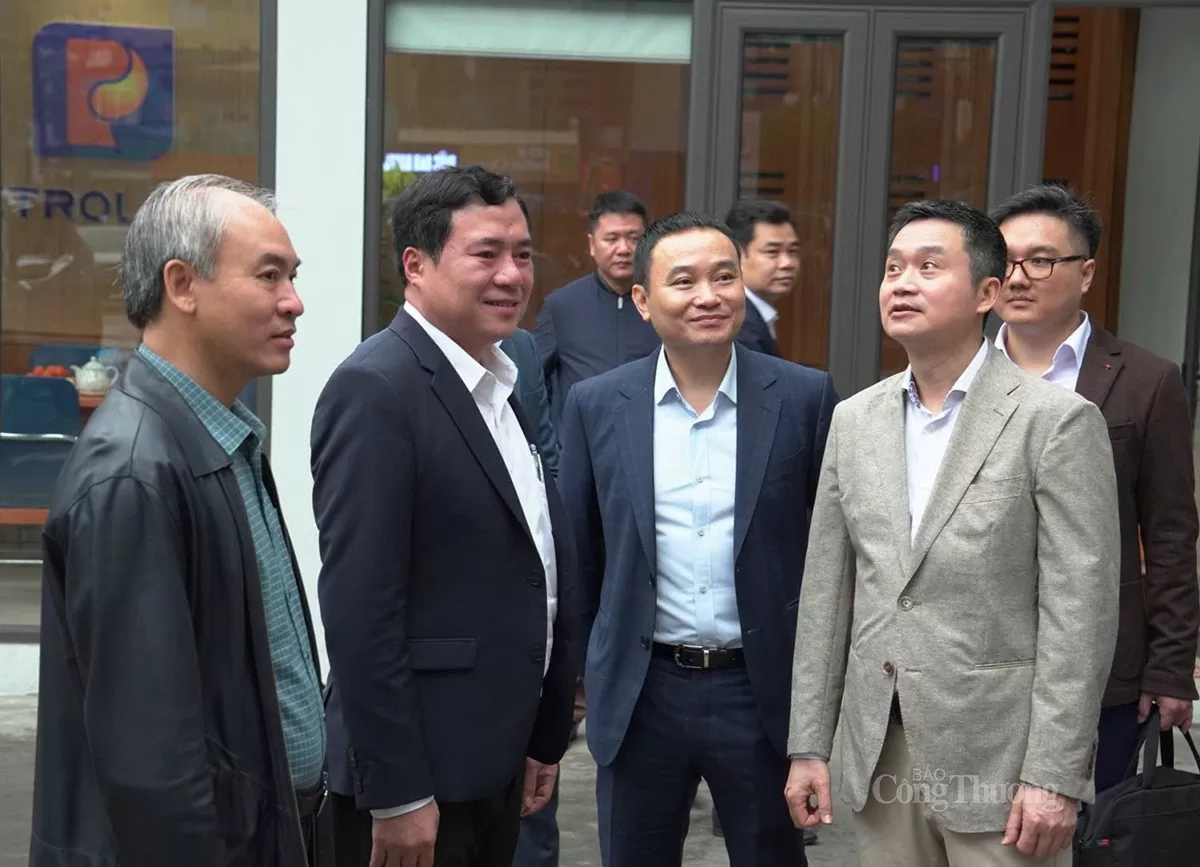 Đoàn công tác Bộ Công Thương đã đến làm việc và kiểm tra tình hình cung ứng xăng dầu tại cây xăng Nam Đồng 