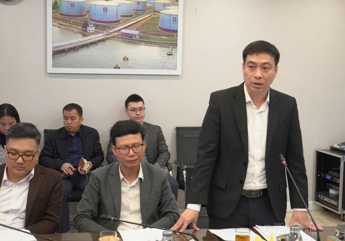 ông Bùi Nguyễn Anh Tuấn – Phó Vụ trưởng Vụ Thị trường trong nước (Bộ Công Thương) phát biểu tại buổi làm việc với Tập đoàn Xăng dầu Việt Nam (Petrolimex)