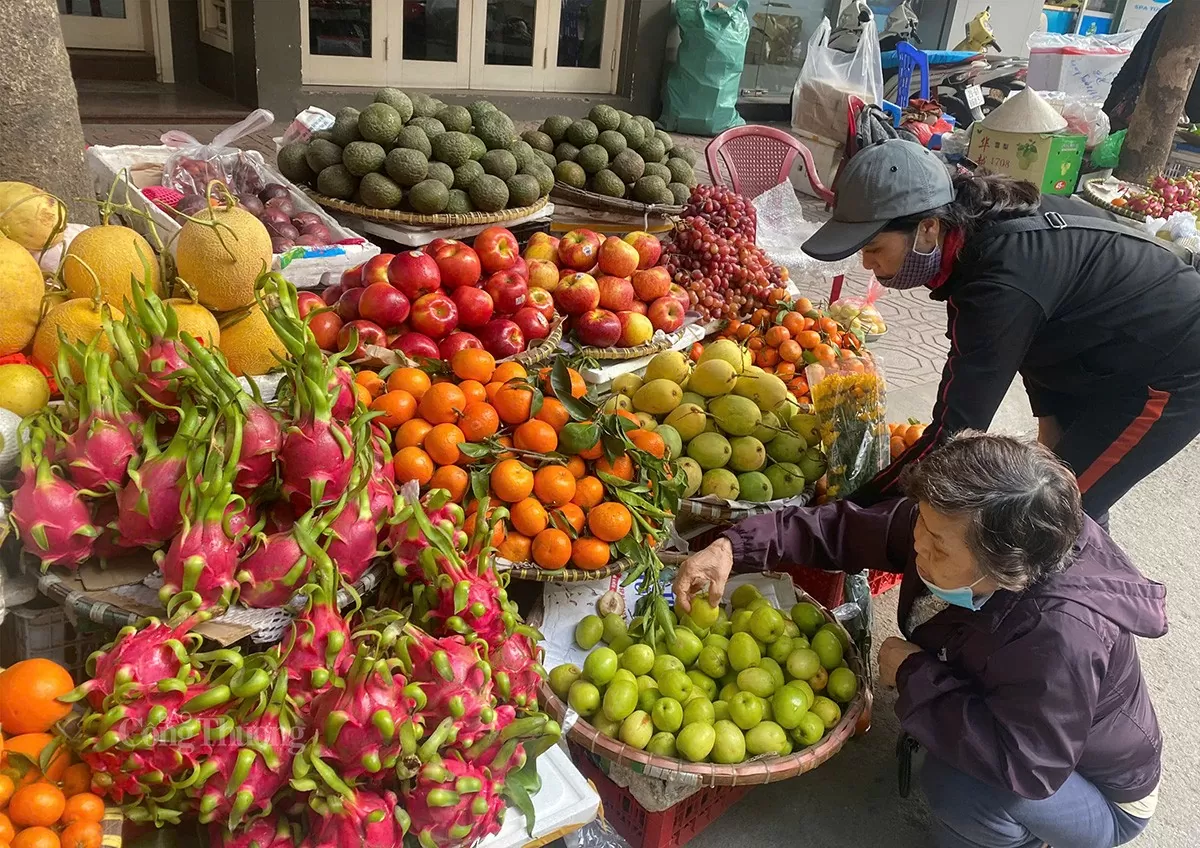 Giá các loại trái cây Tết Nguyên đán Ất Tỵ không biến động quá lớn so với ngày thường