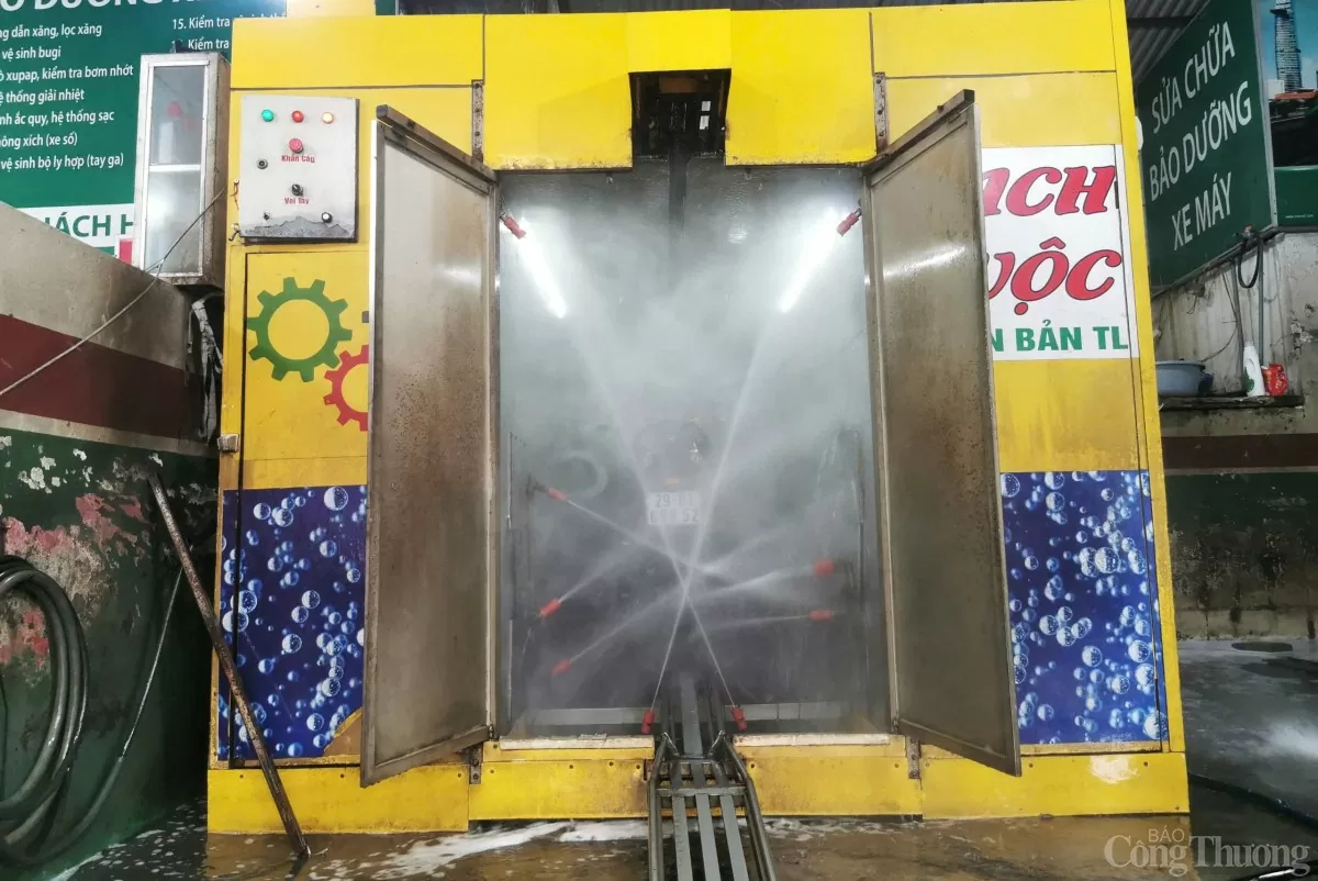 Ngày kiếm 15 triệu nhờ 'xông hơi' cho xe máy dịp Tết