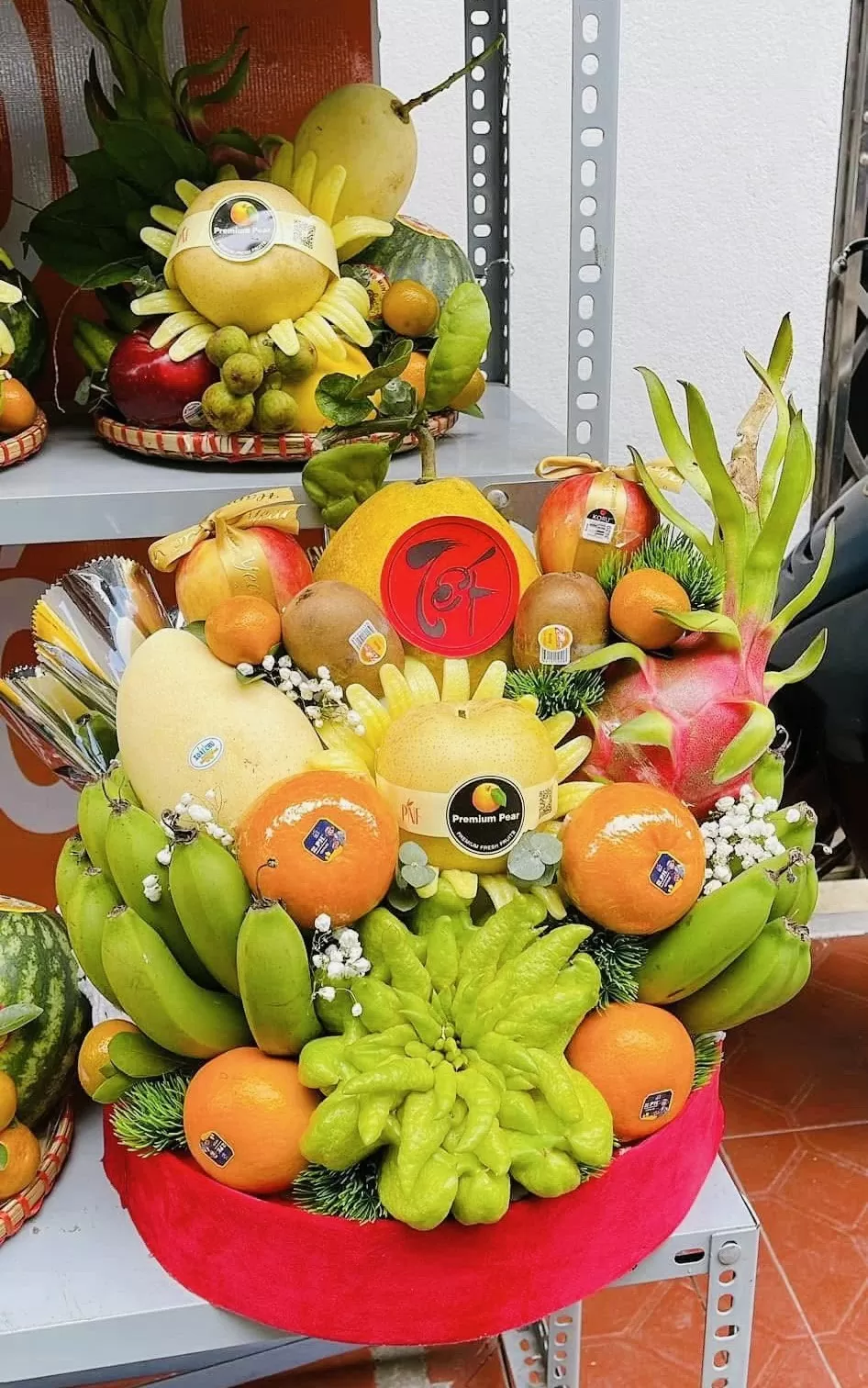 Một mẫu ngũ quả được lên sẵn cho khách hàng. Ảnh: Nguyễn Vân