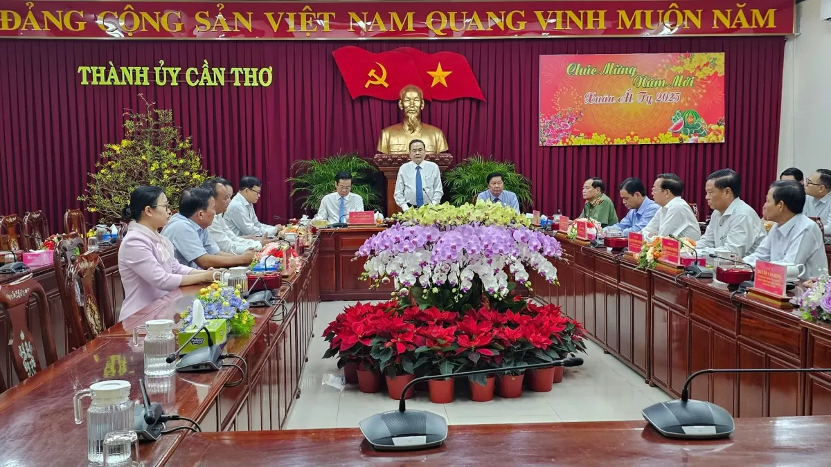 Chủ tịch Quốc hội làm việc với Ban Thường vụ Thành ủy Thành phố Cần Thơ
