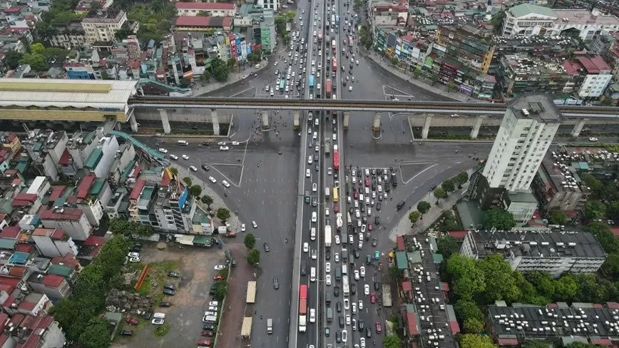 Hà Nội: Phương tiện giao thông rẽ phải tại 80 nút giao